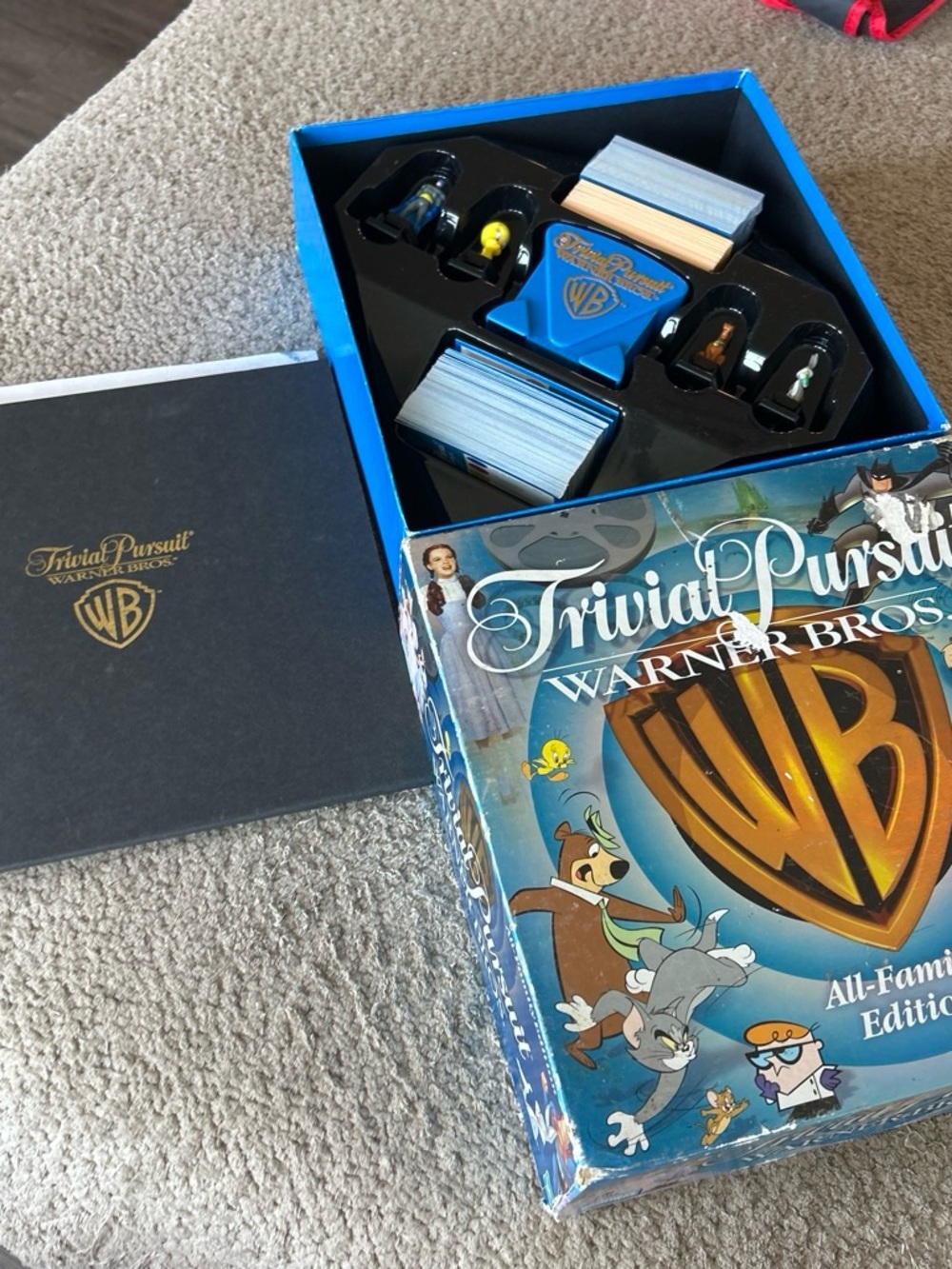 Game Box Contents - Picture 3 of 5